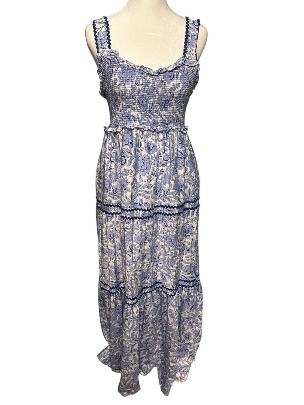 She + Sky Blue White Floral Smocked Midi Dress Size Small